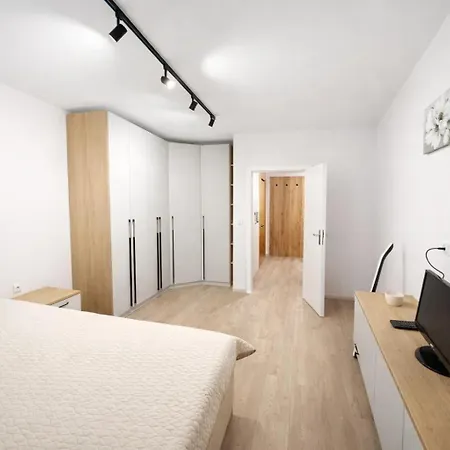 Stylish 1br W/ Terrace | Work & Couples アパート