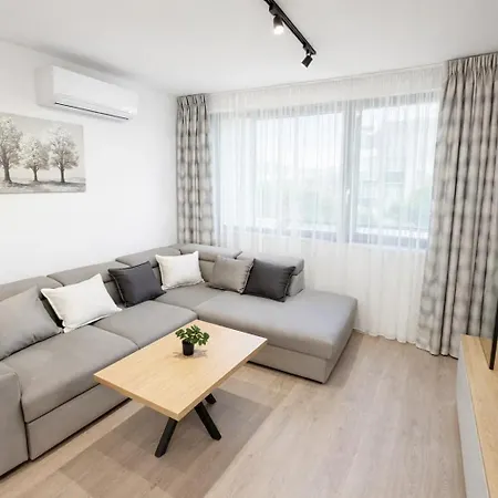 Stylish 1br W/ Terrace | Work & Couples